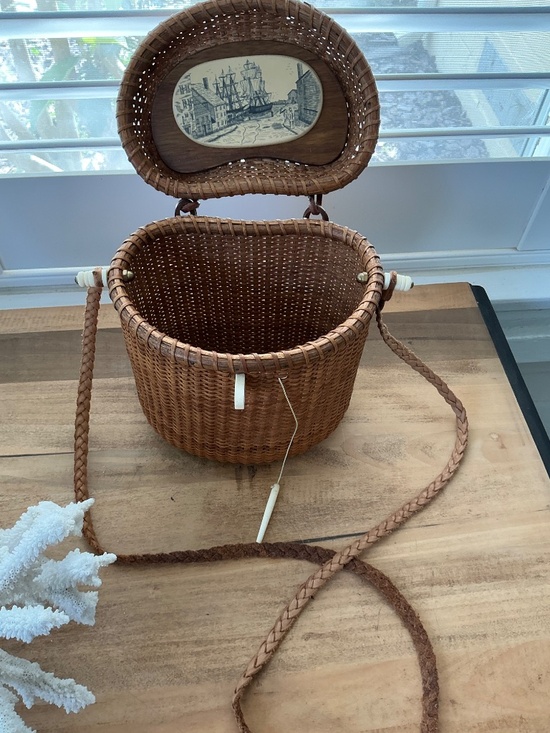 FARNUM Nantucket  Scrimshaw Basket Purse - Picture 4 of 8